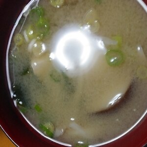 味噌汁（椎茸、豆腐、ネギ）